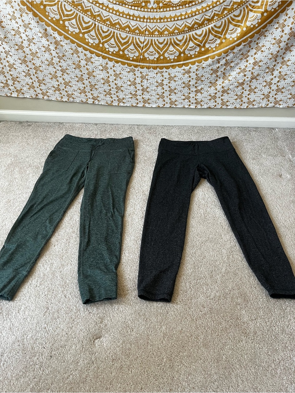 Old Navy Women's Leggings in Dark Green and Black